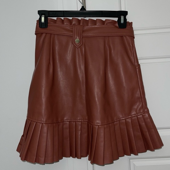 Zara Pleated Leather Skirt in Brown/Cognac with belt. Size XS. BNWOT - Picture 4 of 4